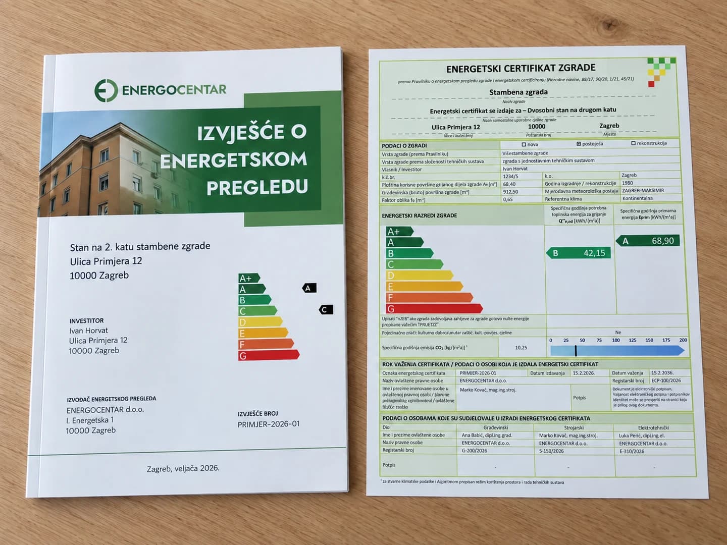 Ogledno izvješće o energetskom pregledu i energetski certifikat na stolu